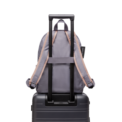 Daypack Medium Grau Lavendar Beige Rosa Trolley Rückseite - Horizn Studios