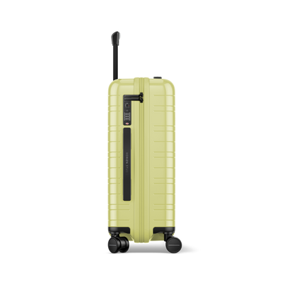 Koffer Essential Glossy Dusk Yellow Seitenansicht - Hartschale Polycarbonat Leicht Robust - Horizn Studios