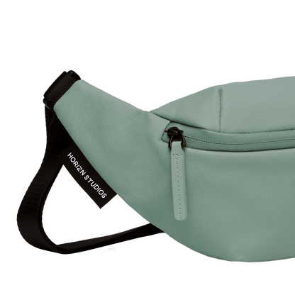Sofo Umhängetasche Marine Green Detail - Wasserabweisend Funktional Stilvoll - Horizn Studios