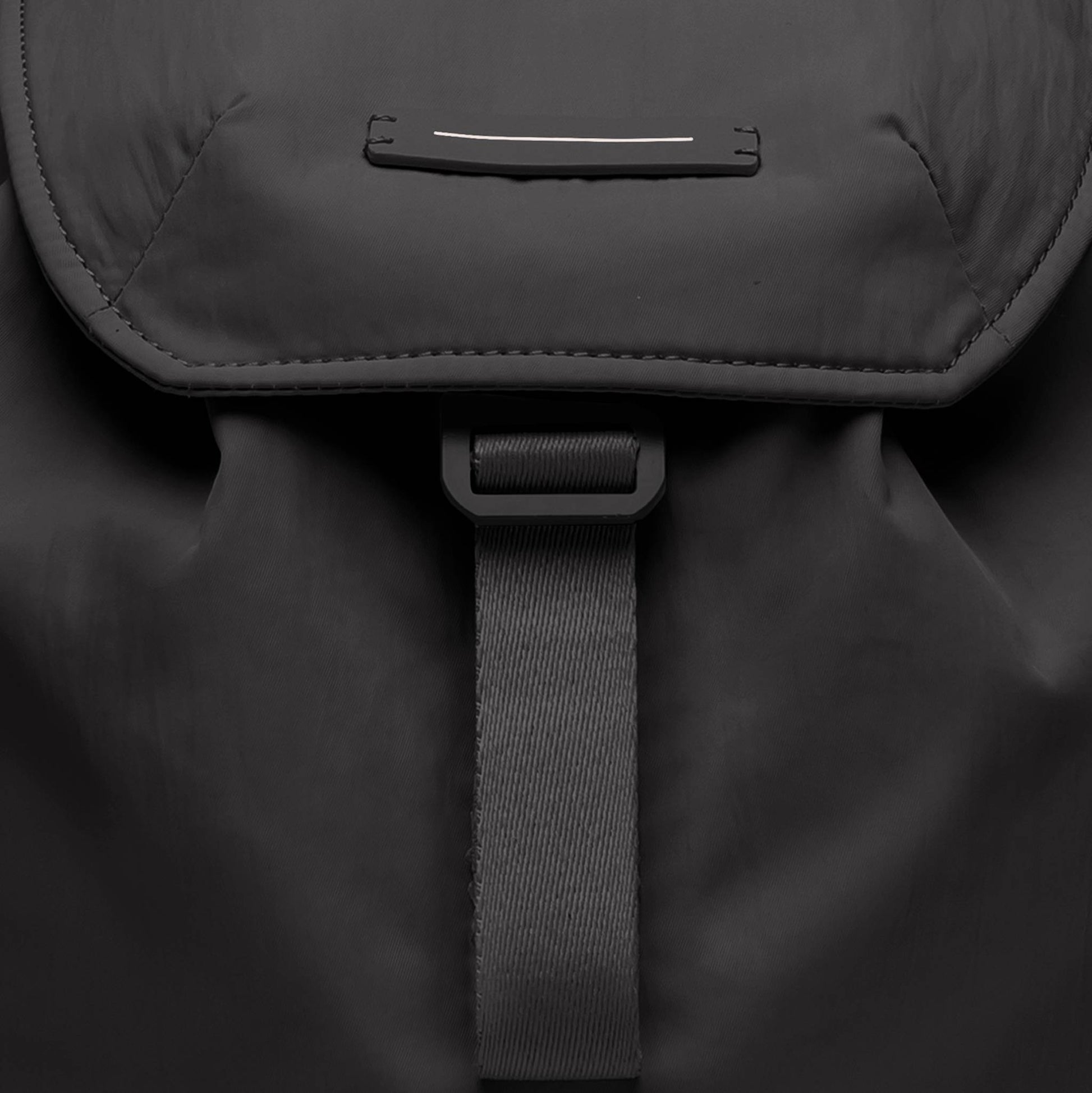Chiado Backpack / All Black / Recycled Nylon 8