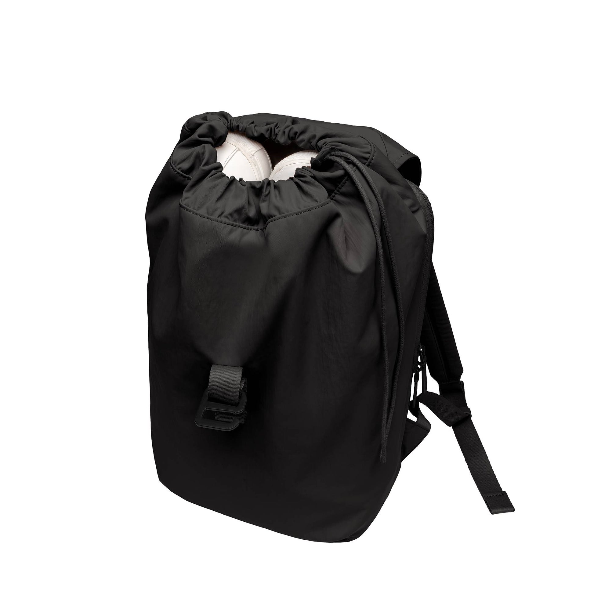 Chiado Backpack / All Black / Recycled Nylon 5