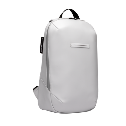 Gion Rucksack Essential Light Quartz Grau Seitenansicht Ace - Wasserabweisend Vegan Ergonomisch - Horizn Studios